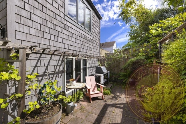 Building Photo - Potrero Hill - 3 BR, 2.5 BA House 1,388 Sq. Ft. - 3D Virtual Tour, Large Private Yard