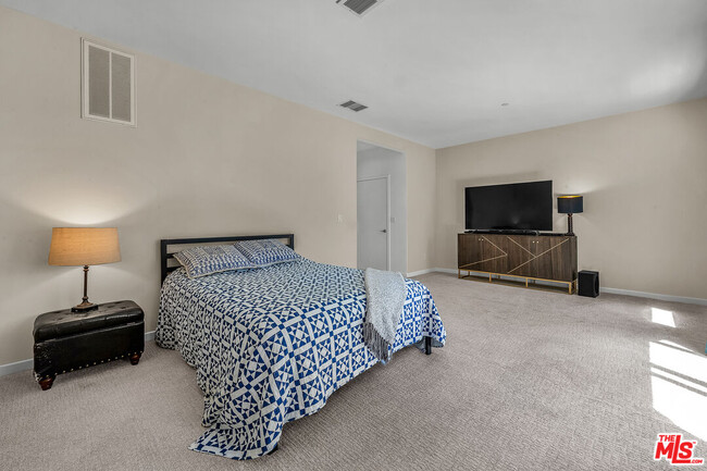 Building Photo - 6532 S Para Way