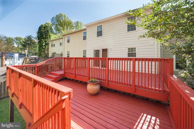 Building Photo - 5725 Walnut Wood Ln
