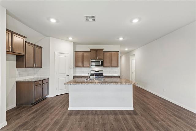 Building Photo - 704 Range Dr
