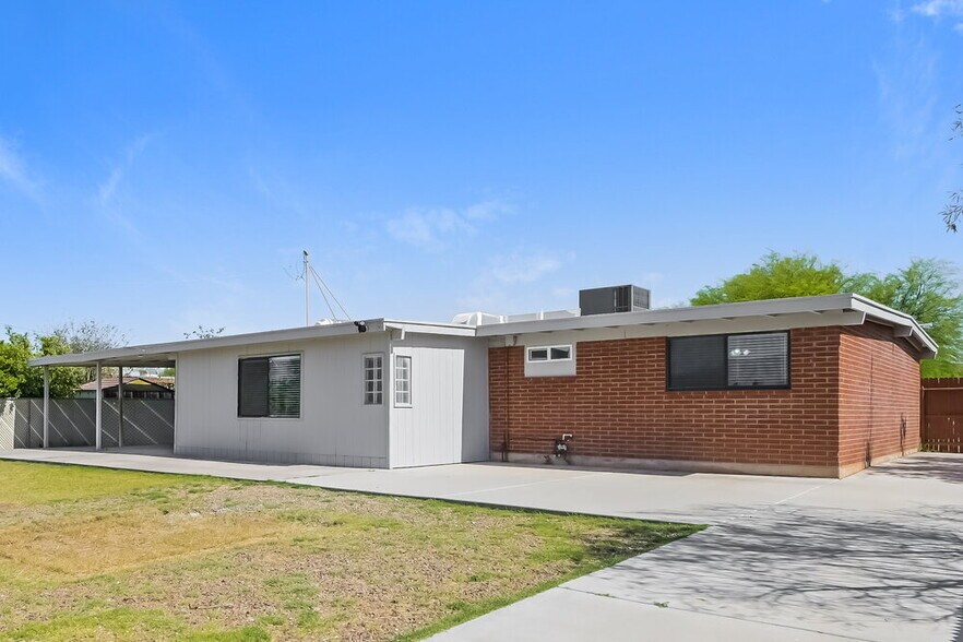 Building Photo - 6761 E Fayette St