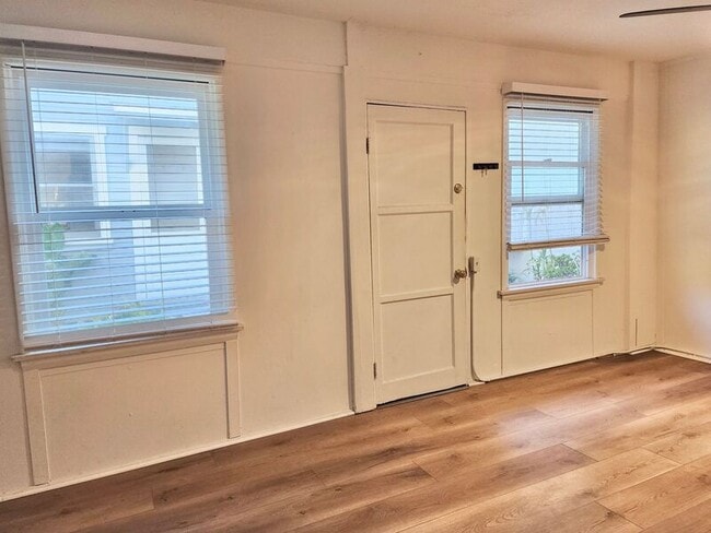 Building Photo - 258 Center St