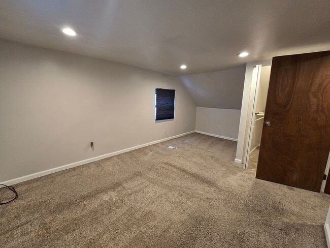 Building Photo - Beautiful 3 Bedroom 2 Full Bathroom Home in Penn Hills - Available NOW!