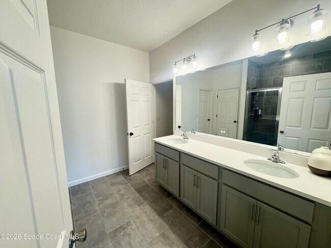 Building Photo - 1192 Canfield Cir