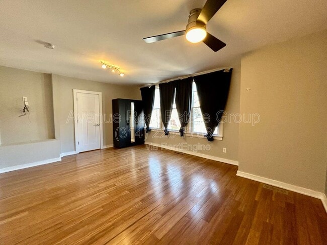Building Photo - 5804 Pershing Ave