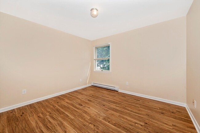 Building Photo - Open House Sun 12.7 from 10:15 to 11:15 AM