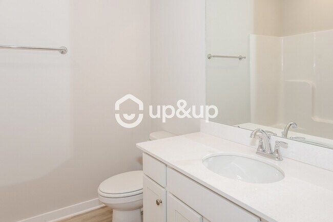 Building Photo - Fantastic 3bd/2ba home! Coming soon!