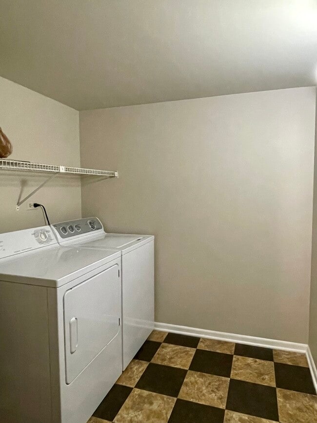 Building Photo - 511 Aurora Ave