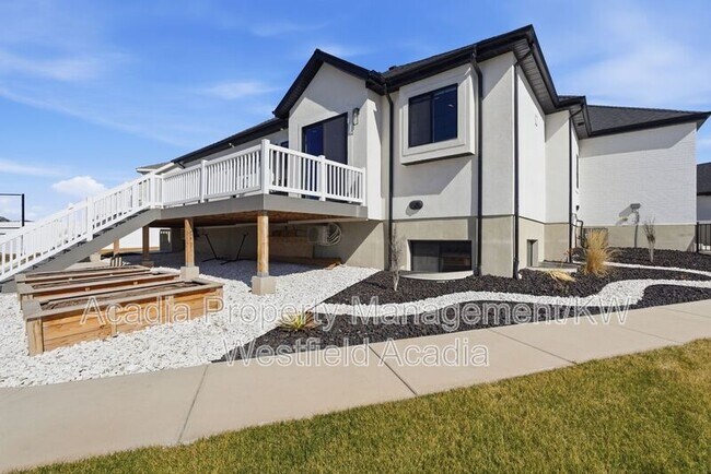 Building Photo - 1437 W Valley Dr