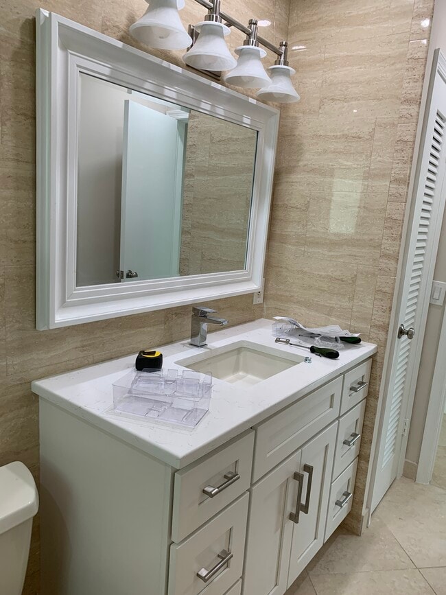 Building Photo - 580 NW 13th Dr