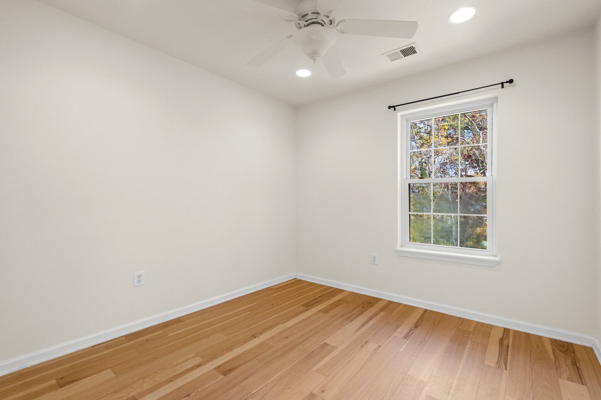 Building Photo - 7417 Wilma Ln