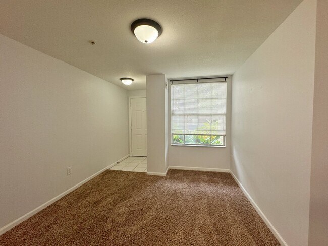 Building Photo - Las Palmas, one-bedroom first floor condo with garage!