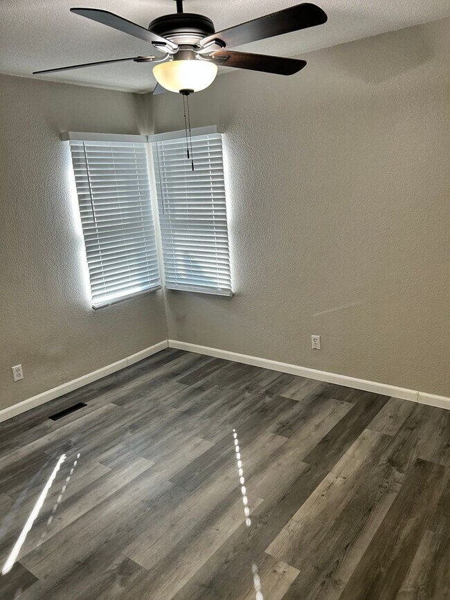 Building Photo - 2 Bedroom/1 Bath Home Stockton Ca