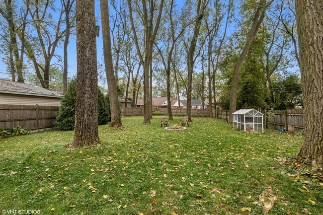 Building Photo - 608 Sheridan Dr