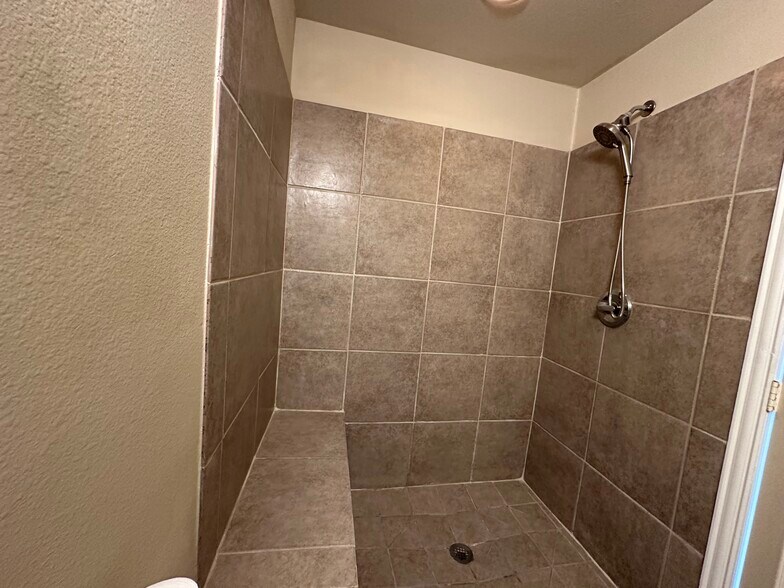 Building Photo - 3011 Lockmoor Ln