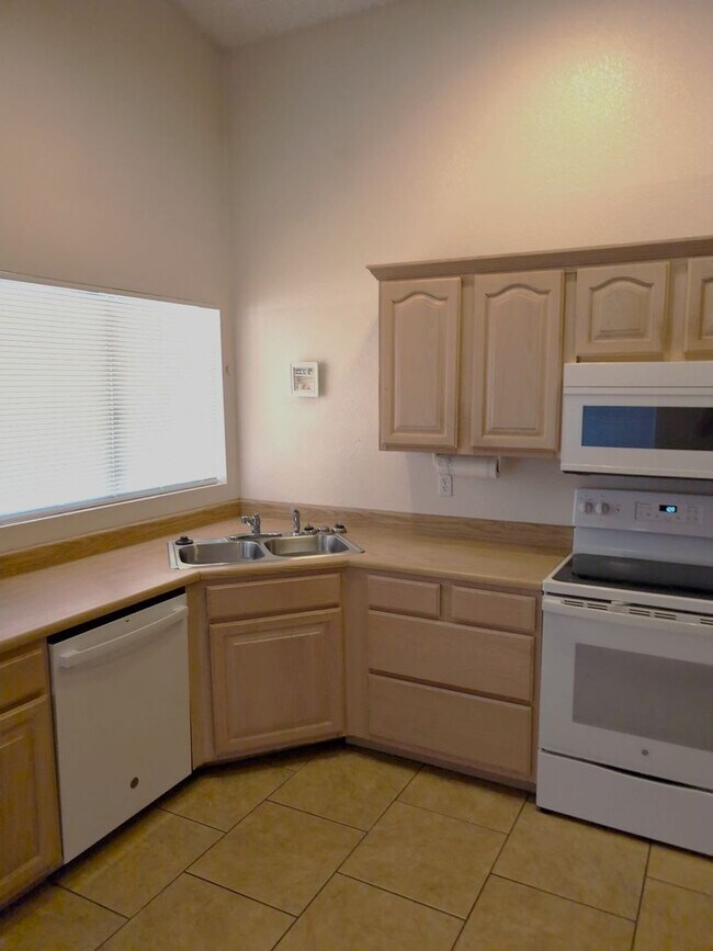 Building Photo - 73 S Cypress Ct