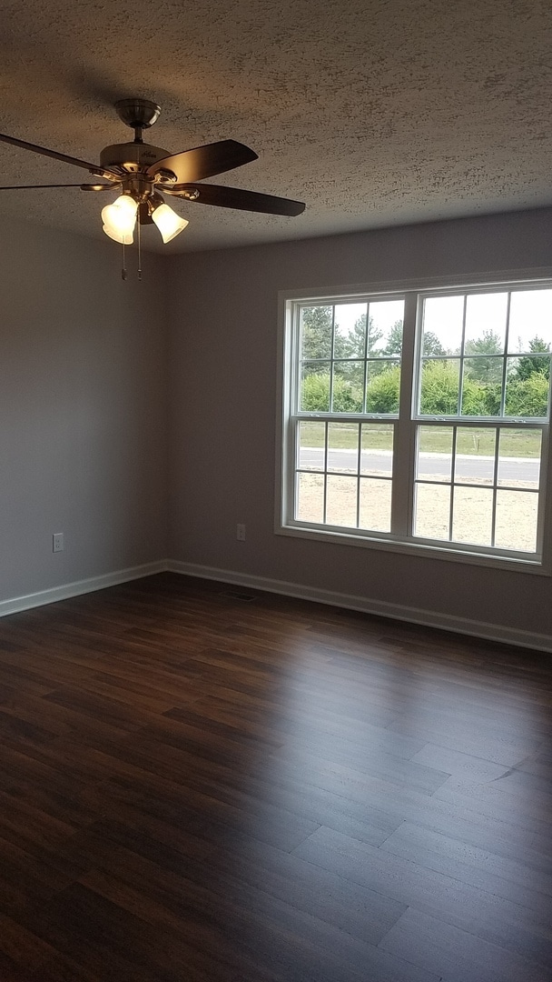 Building Photo - COMING SOON...Gorgeous 3 Bedroom Home Centrally Located in Manchester