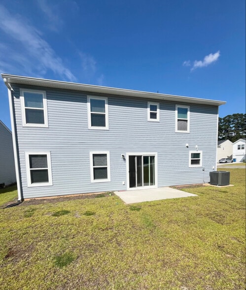 Building Photo - 6201 Portsman Ln