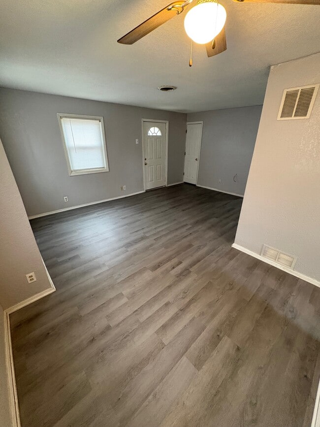 Building Photo - 1842 Shady Crest St