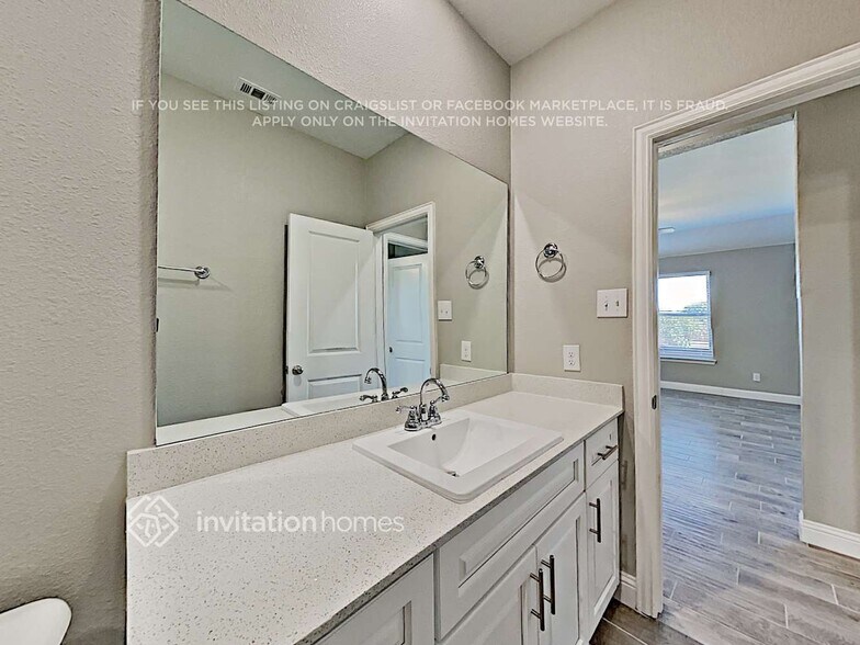 Building Photo - 1638 Luckenbach Dr