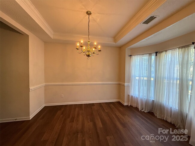 Building Photo - 111 Foxtail Dr