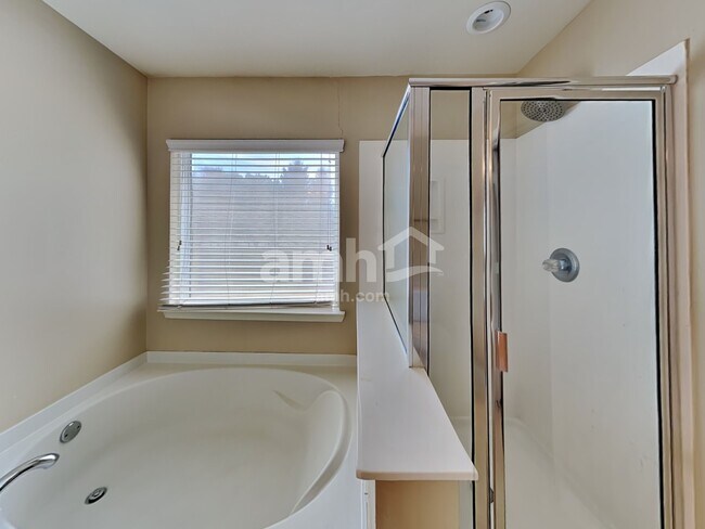 Building Photo - 125 Parkmont Ct