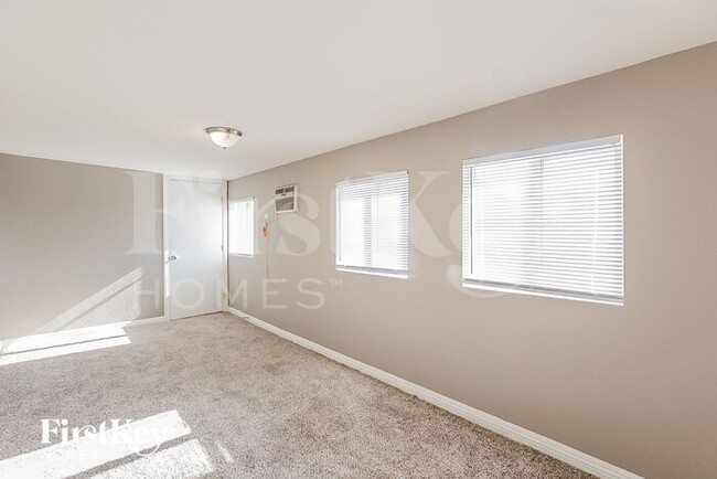 Building Photo - 420 N Princeton St