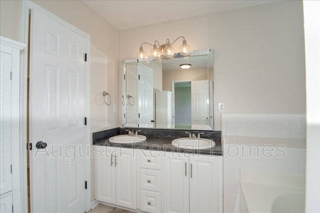 Building Photo - 141 Summerfield Cir