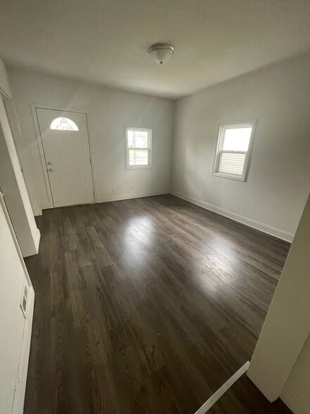 Building Photo - 428 E 2nd St