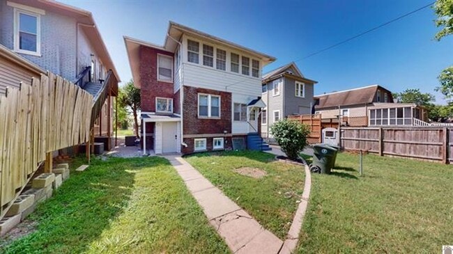 Building Photo - AVAILABLE NOW!  Beautiful Historic Home Fo...