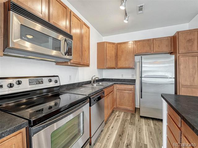 Building Photo - 10176 Park Meadows Dr