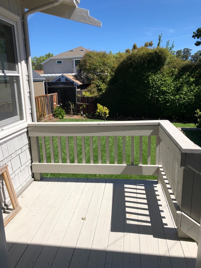 Building Photo - Remodeled House Walking Distance to Burlingame Ave