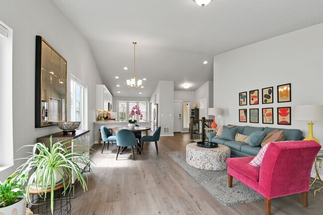 Building Photo - Beautiful "like new" home available for re...