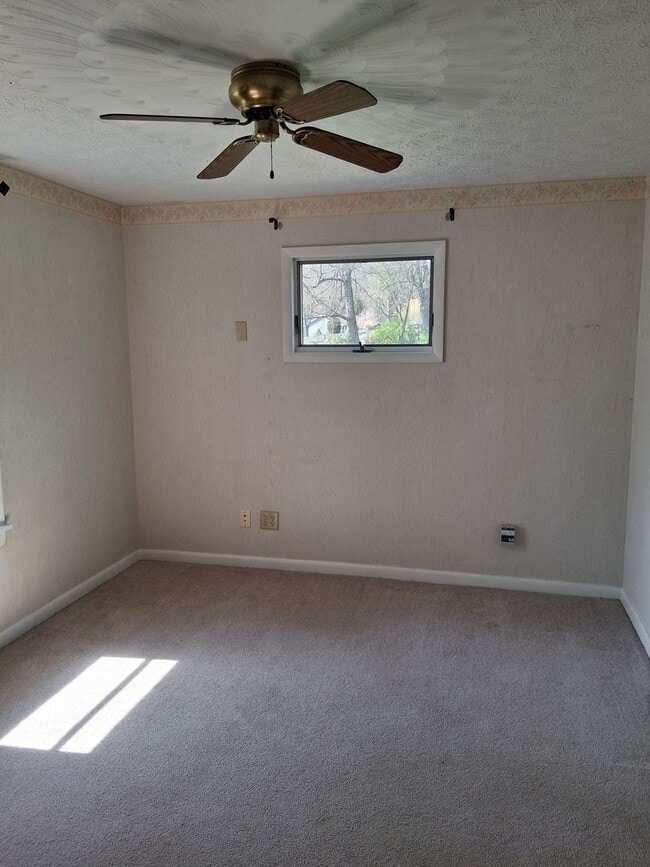Building Photo - 3 BR/2 B  Single Family Home in suburb community of LaVale