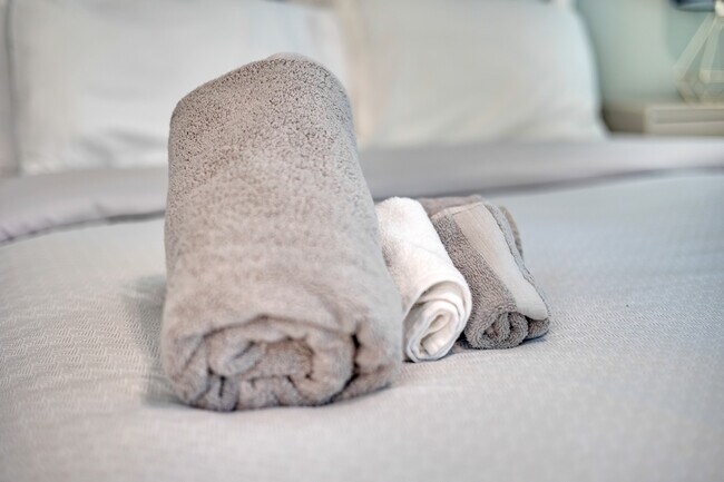 Building Photo - 586 Saint James Walk SE