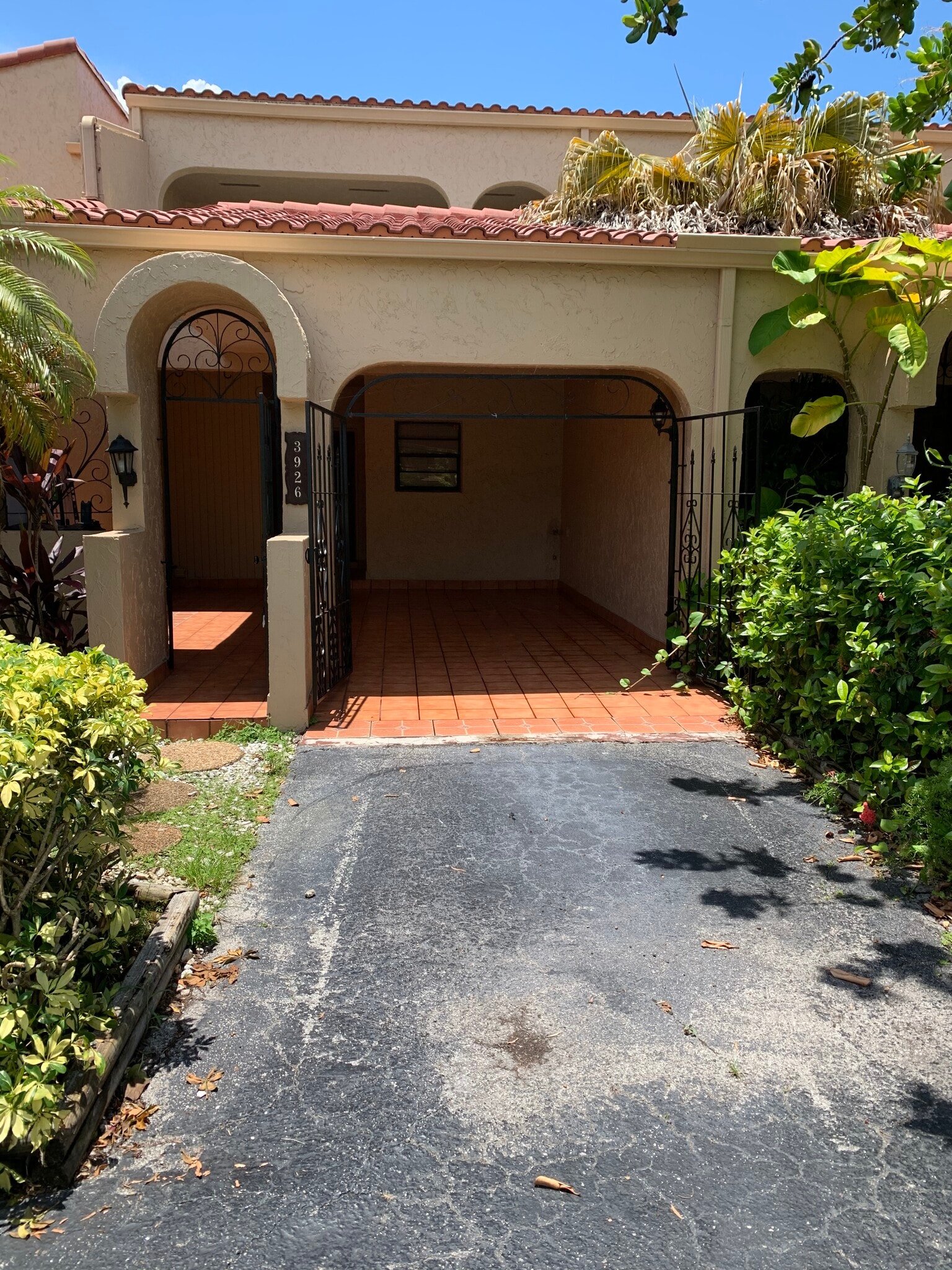 Building Photo - 3926 Estepona Ave