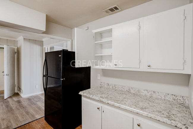 Building Photo - Charming 3 Bedroom in Columbus!