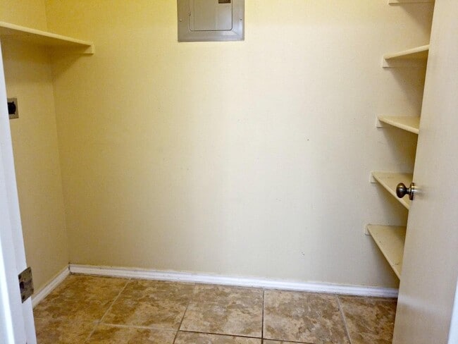 Building Photo - 12019 Vintage Point