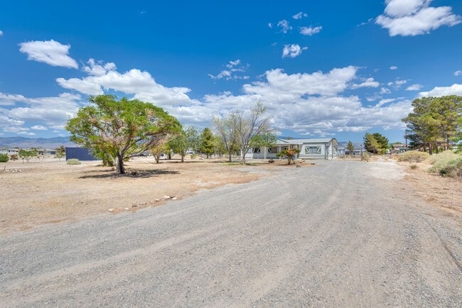 Building Photo - Three bed, 2 full bath, manufactured home ...