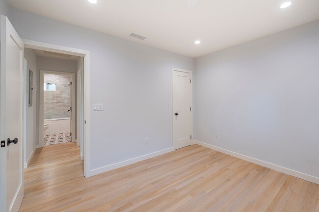 Building Photo - Cozy Home in Culver City!