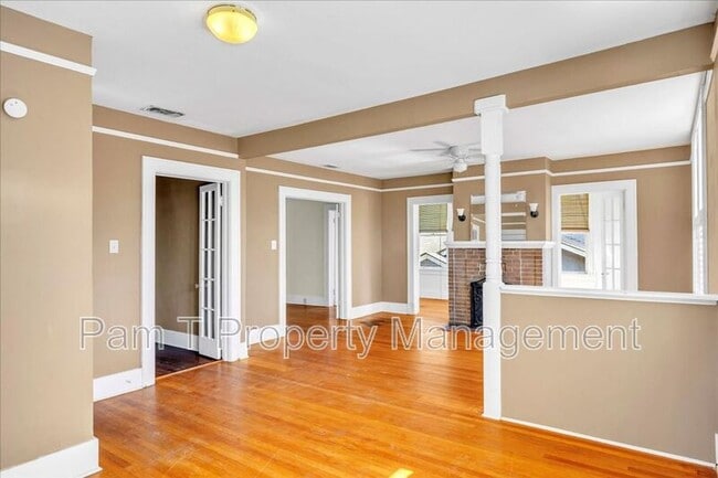 Building Photo - 214 E 48th St