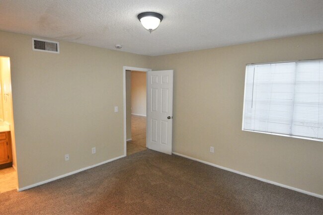 Building Photo - 5604 W Garden Dr