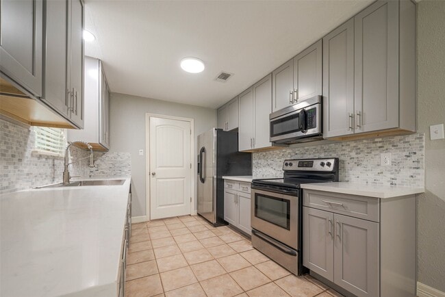 Building Photo - 10190 Dogwood Lp