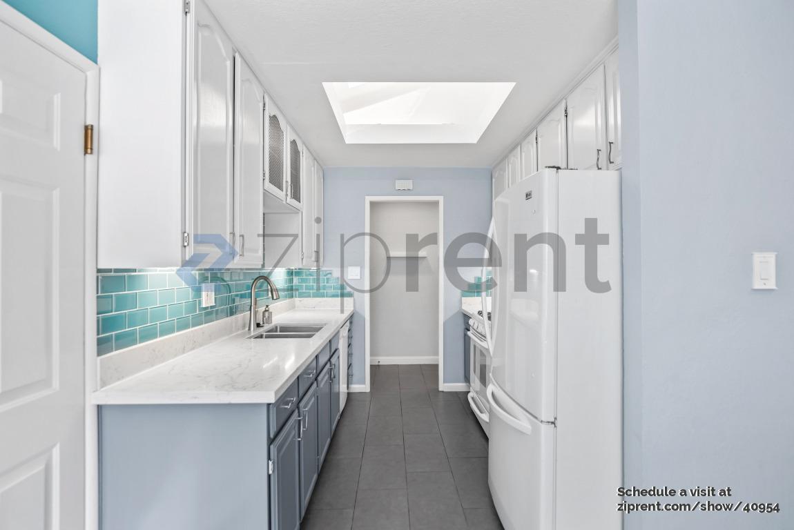 Building Photo - 33125 Basswood Ave