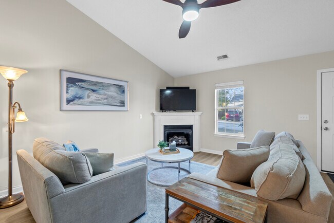 Building Photo - Furnished Rental Modern and clean