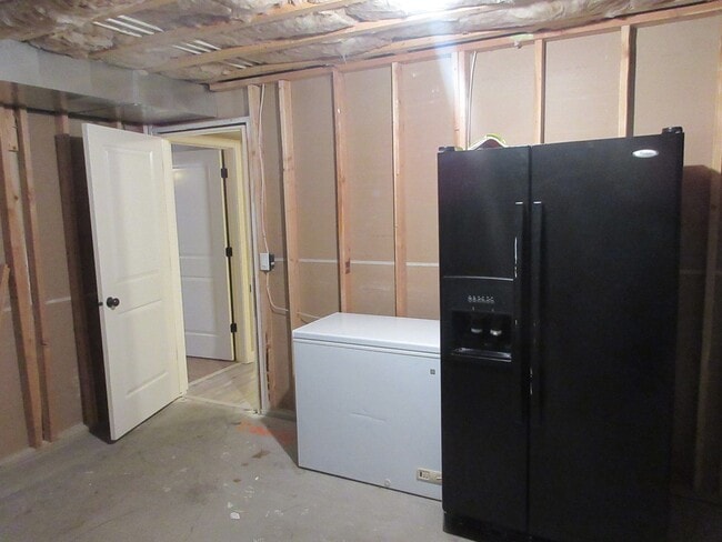 Building Photo - Move-In Bonus!!! 5 bedroom, 3 bath Single Family Home