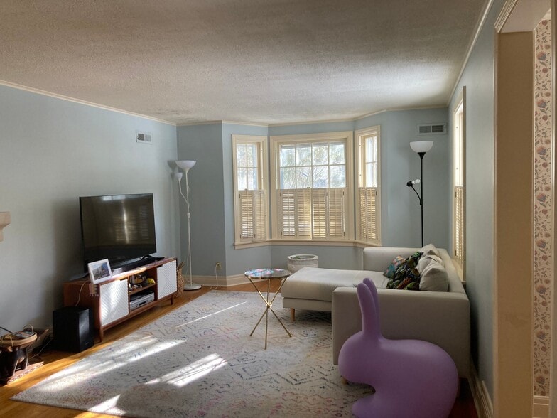 Building Photo - 129 Orvilton Dr