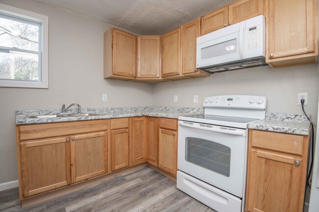 Building Photo - 912 Hotel Ave