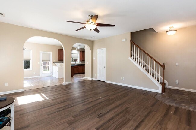 Building Photo - Beautiful 3-Bedroom Single Family Home wit...