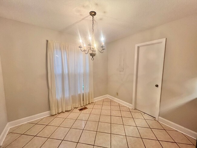 Building Photo - Newly Renovated 3BD, 2.5BA North Raleigh Home on a Private Lot in a Prime Location Near Shopping,...
